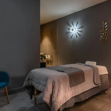 Du Roi & By Sowell Collection