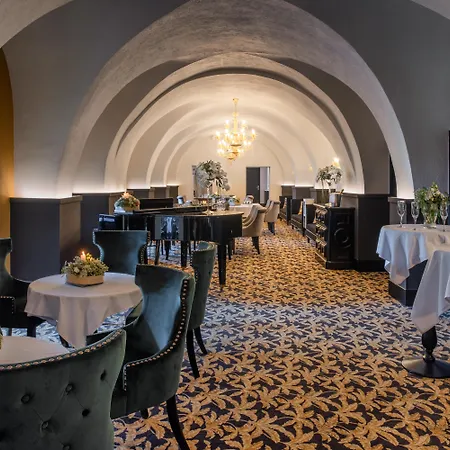 Du Roi & By Sowell Collection Otel