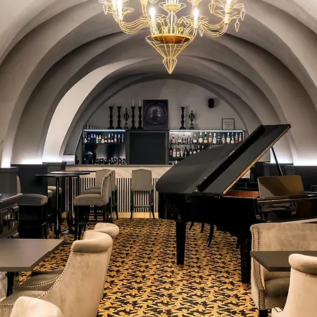 Hotel Du Roi & By Sowell Collection 5*