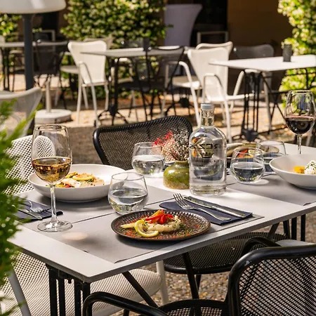 Hotel Du Roi & By Sowell Collection 5*