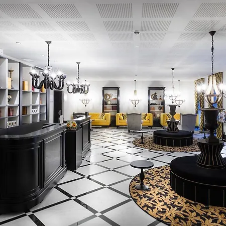 Hotel Du Roi & By Sowell Collection