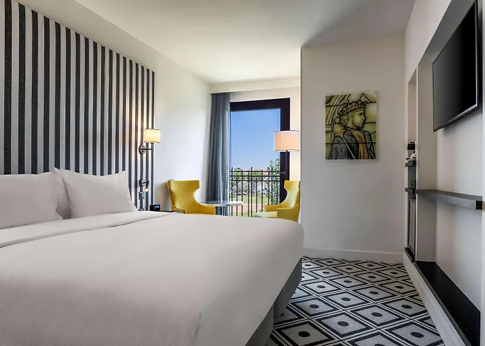 Du Roi & By Sowell Collection Carcassone